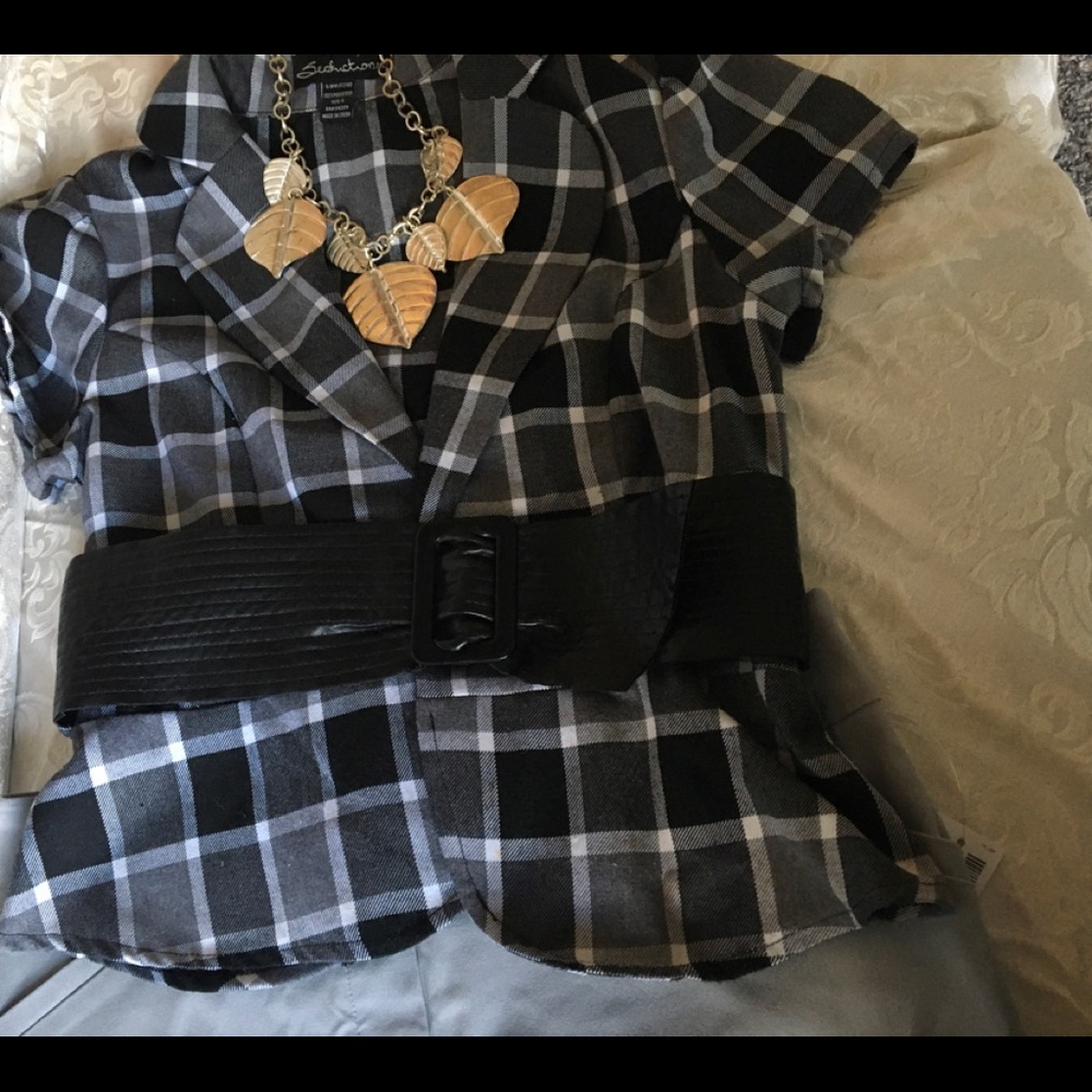 Top with belt - Picture 3 of 5